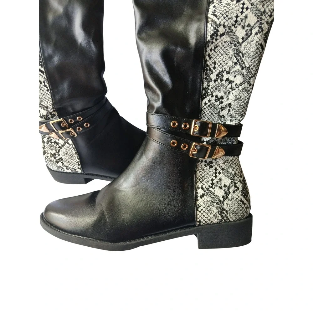 Black Snakeskin Knee High Boots Gold Buckle Straps Low Heel Round Toe‎ Zip Up 10